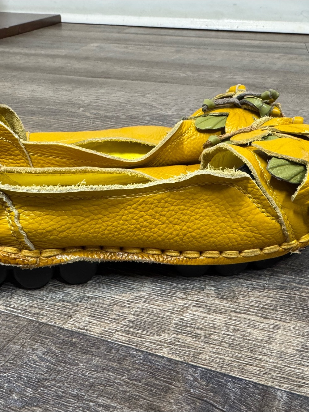 Socofy Yellow Floral Appliqué Soft Leather Women's Flats SZ 8 - Picture 9 of 13